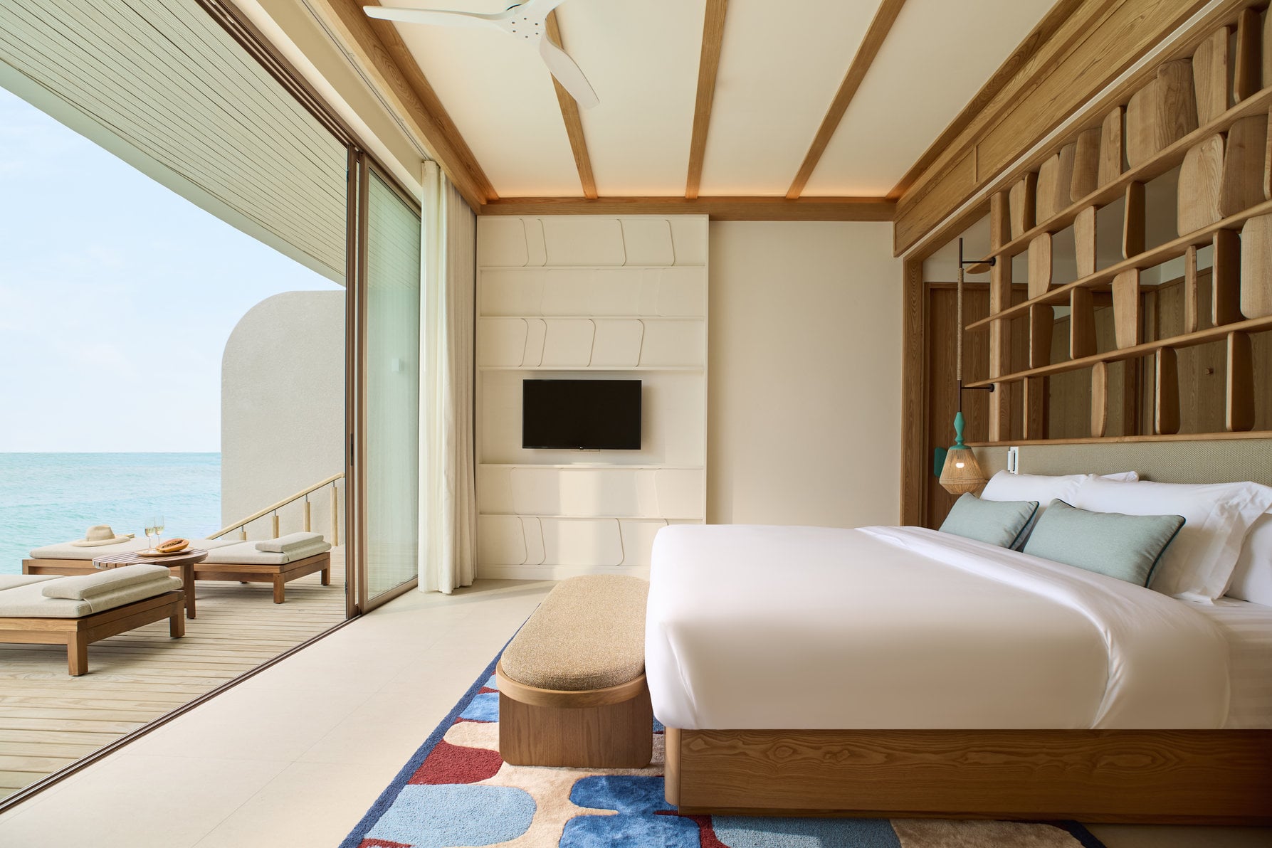 One-Bedroom Wasservilla mit Jacuzzi im Centara Grand Lagoon Maldives