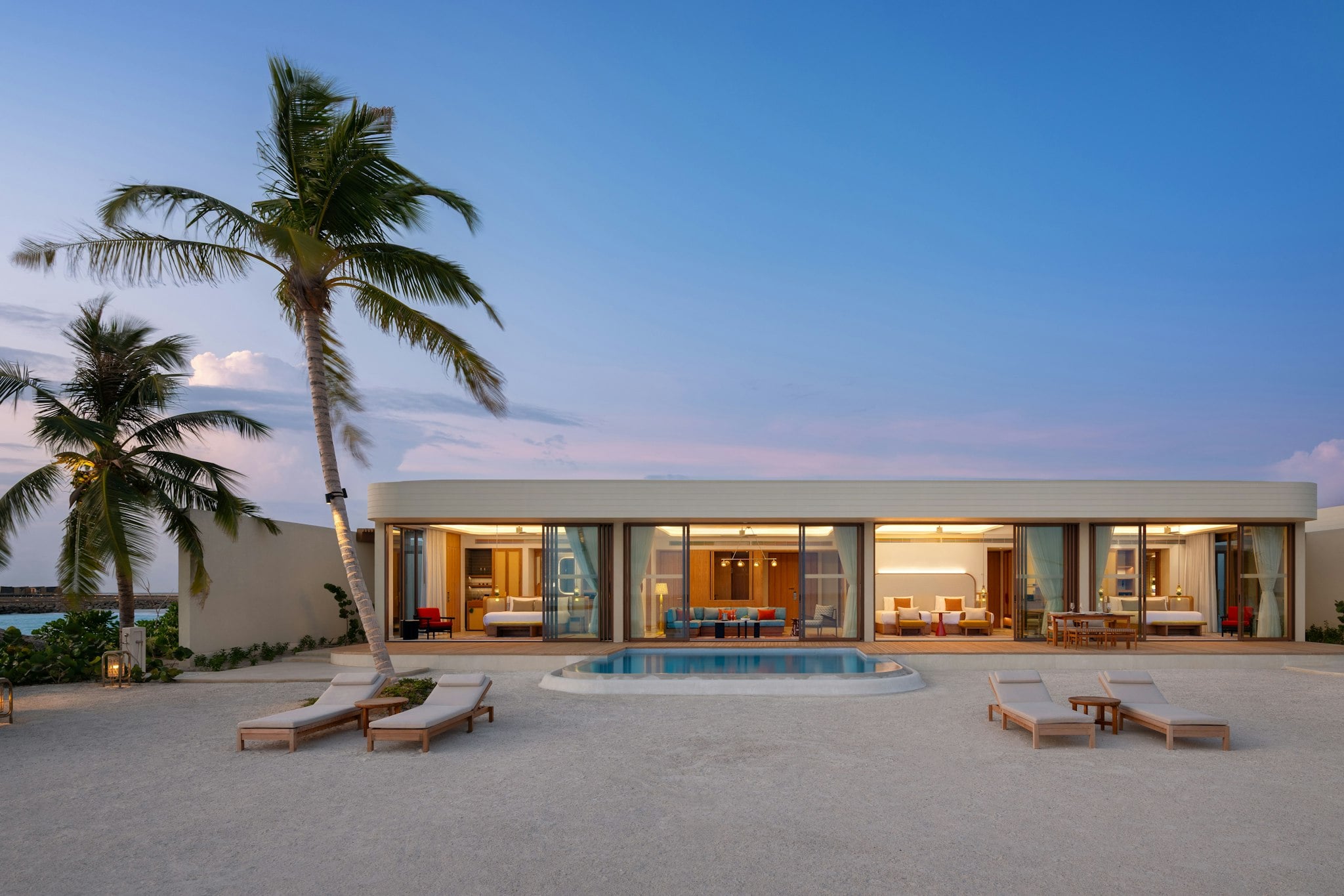 Three-Bedroom Sunset Beach Pool Residence im Centara Grand Lagoon Maldives