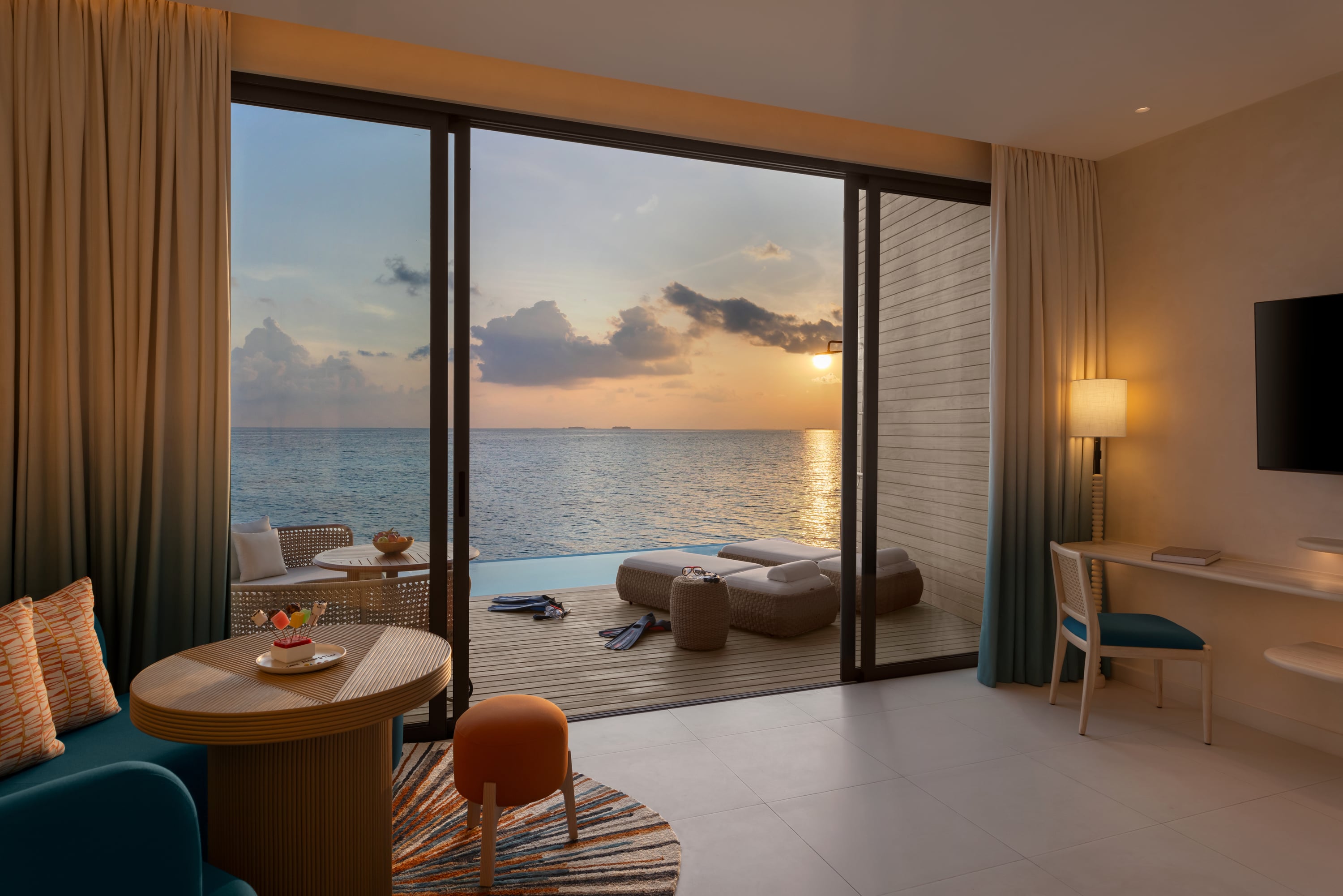 Mirage Overwater Sunrise Pool Villa im Centara Mirage Lagoon Maldives