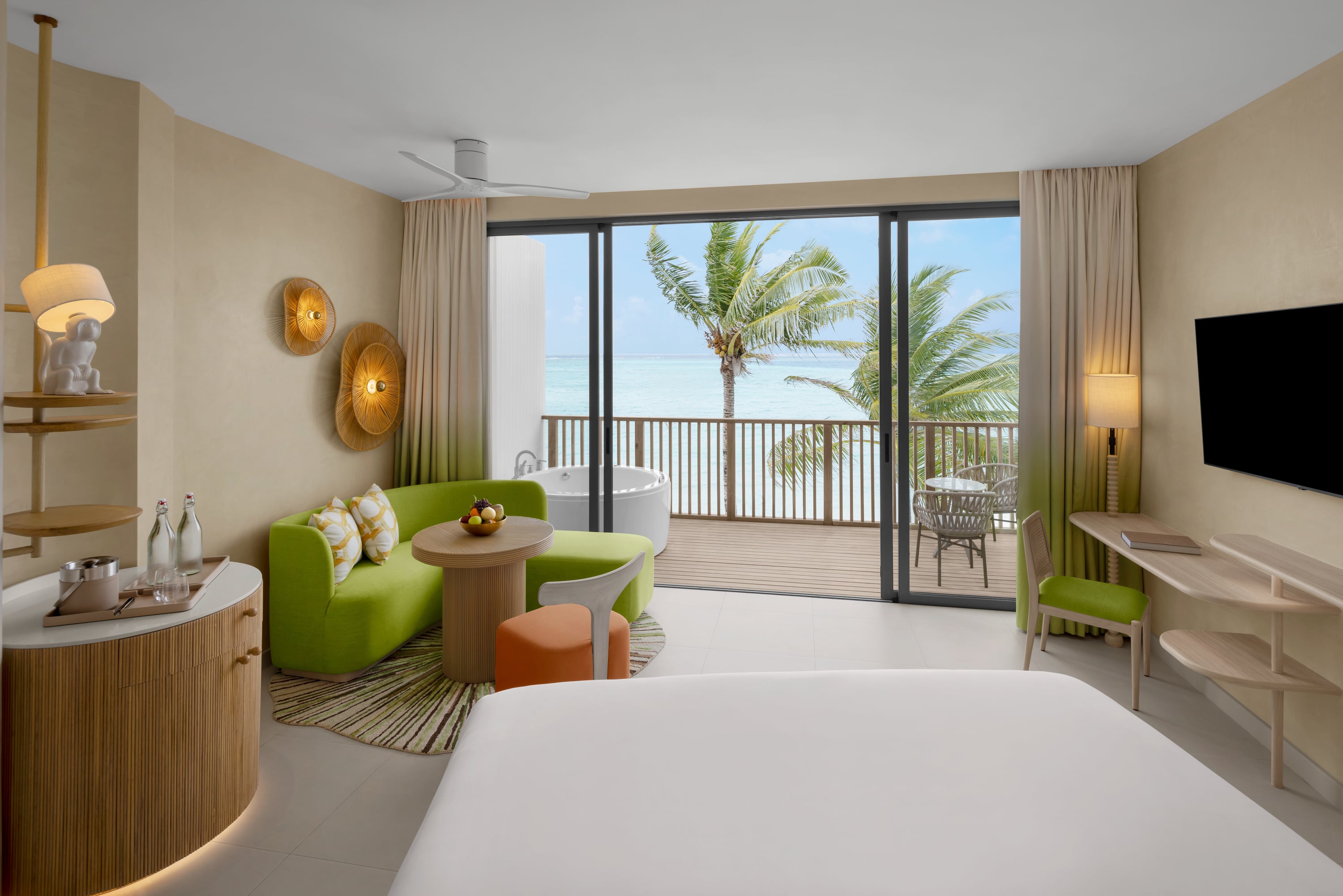 Mirage Panoramic Room mit Whirlpool im Centara Mirage Lagoon Maldives