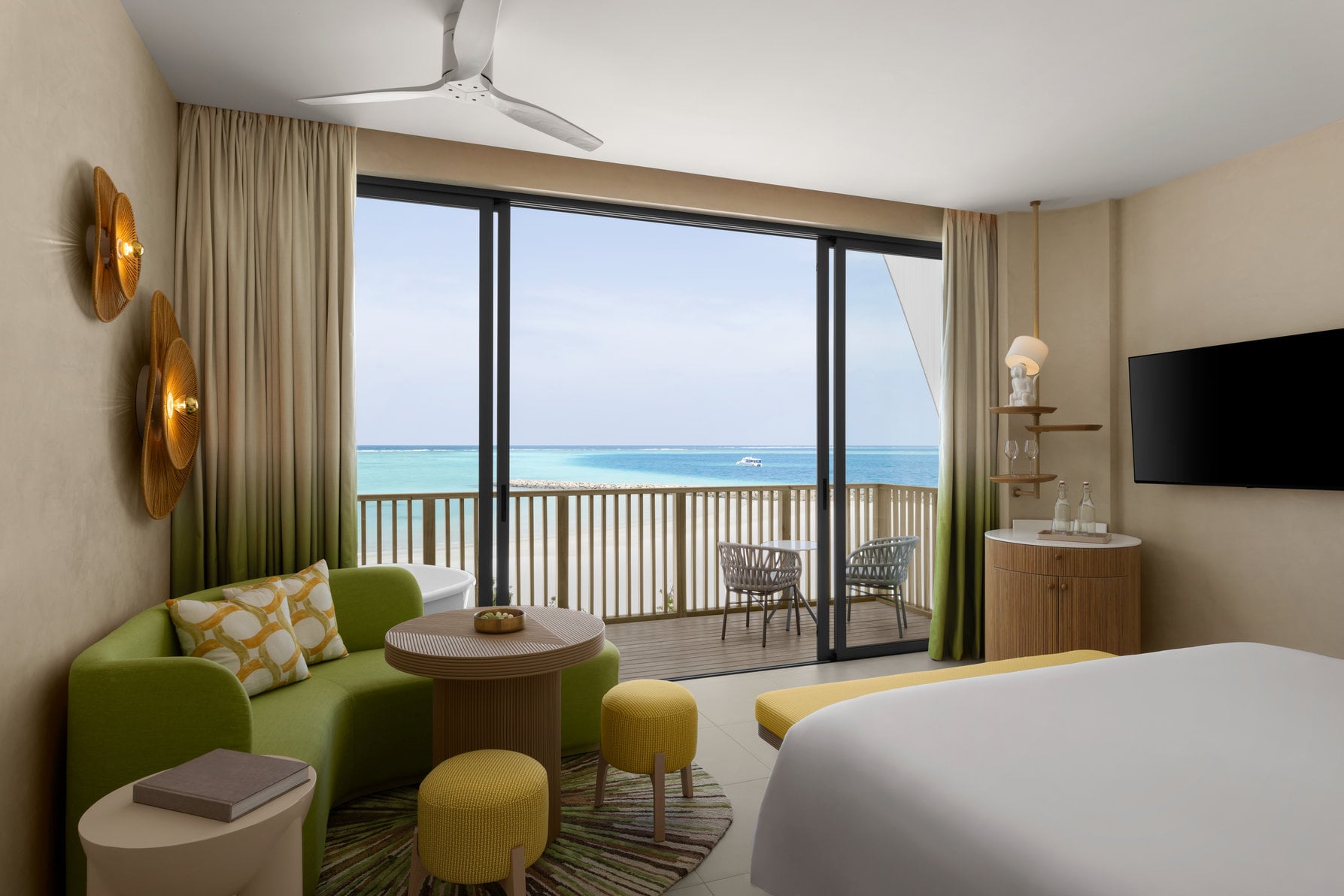 Panoramic Lagoon Room mit Freiluftbad im Centara Mirage Lagoon Maldives