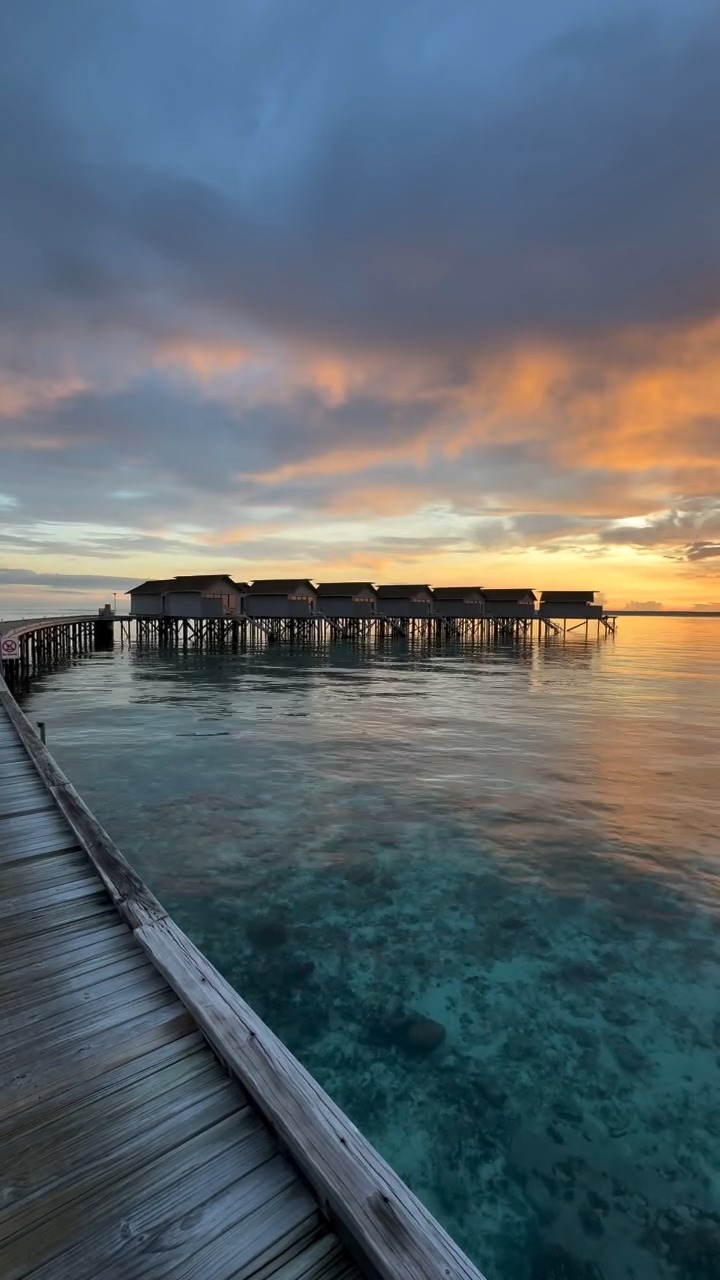 The sky puts on a different show every evening, and this one, captured by @tewaryan, is the kind that stays with you long after you've left.

Gold, grey, and everything in between, all yours, right fr