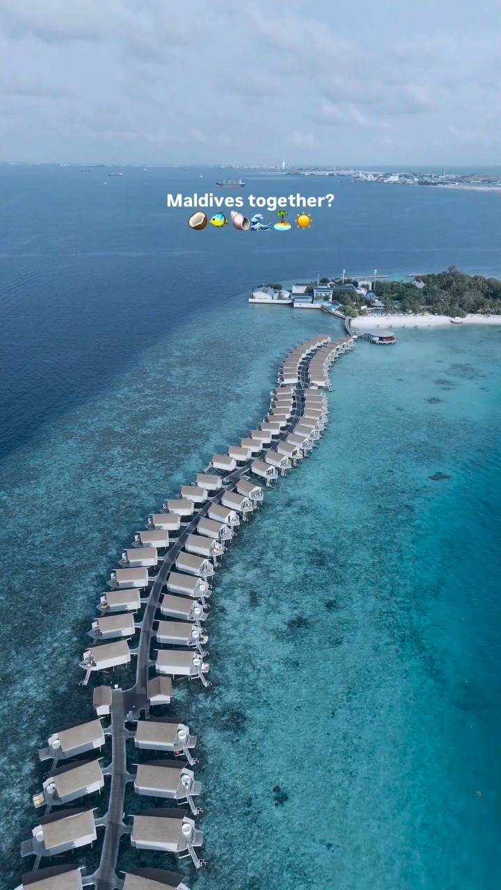 Manche Ziele sind einen Besuch wert. Andere sind es wert, gemeinsam erlebt zu werden. 🤍
Umgeben von den türkisfarbenen Gewässern der Malediven bietet Centara Ras Fushi Resort & Spa Maldives die perfekte Kulisse