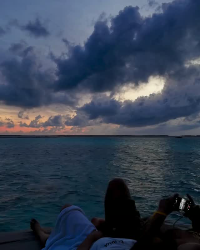 Des rencontres curieuses sous la surface aux instants paisibles sous des ciels spectaculaires, les journées insulaires capturées par @dill_mj99 ont toujours une histoire à raconter.

#CentaraRasFushi #Centara #CentaraThePlaceToBe #Experi