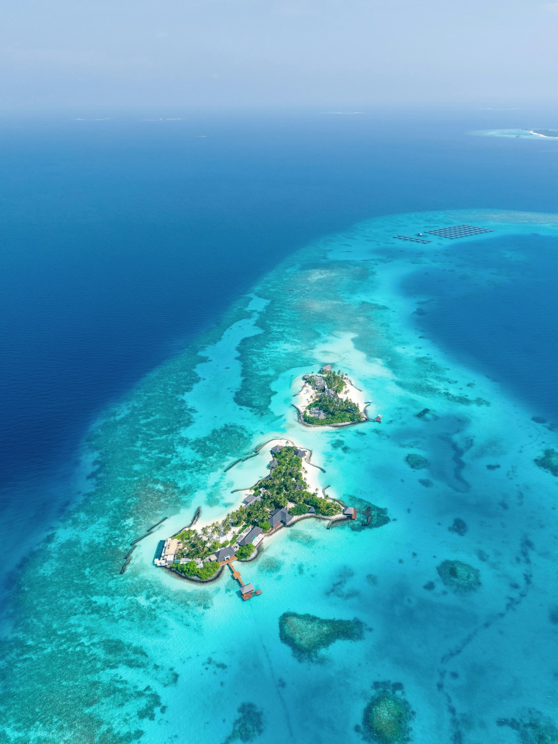 Luftaufnahme der privaten Inseln von Cheval Blanc Randheli im Noonu-Atoll