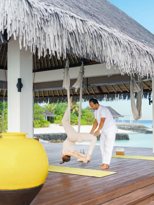 Trouvez votre flow

Du bord du lagon cristallin à la canopée luxuriante de Maakurandhoo Island, le yoga à notre Maison s'épanouit comme une pratique profondément ressourçante, tenue dans l'étreinte intacte de la nature.

#TheChevalBla