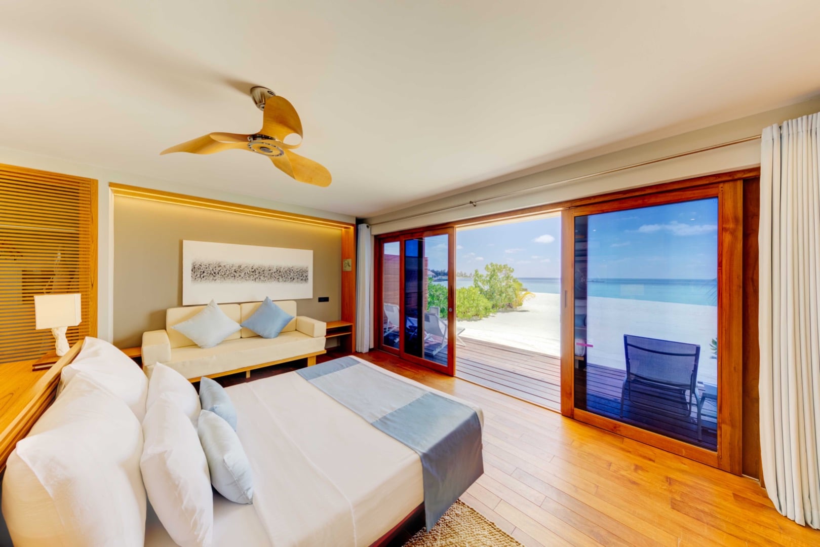 Beach Bungalow im Cinnamon Velifushi Maldives