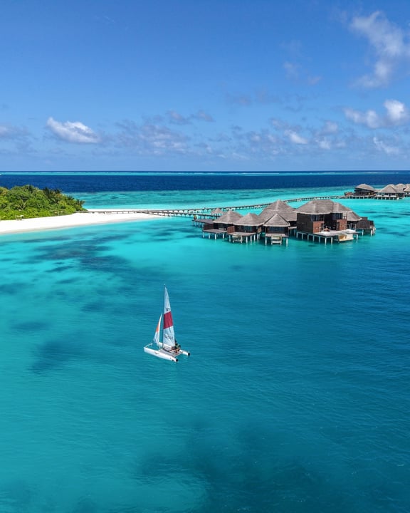 Photo by Coco Bodu Hithi on August 08, 2026. May be an image of boat racing, sailing boat, sail, speedboat, ocean and text.