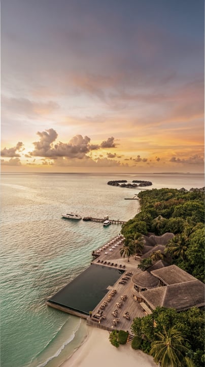 Chaque instant @cocoboduhithi s’adoucit en un luxe silencieux, ponctué de rituels de plaisir et de souvenirs faits pour durer
#CocoBoduHithi #CocoCollection