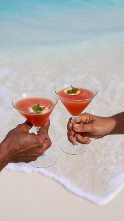 Un brindisi al paradiso con l'Angel Fish, dove i sapori dell'isola incontrano un piacere quieto, da gustare accanto a un oceano turchese infinito

#CocoPalmDhuniKolhu #CocoCollection