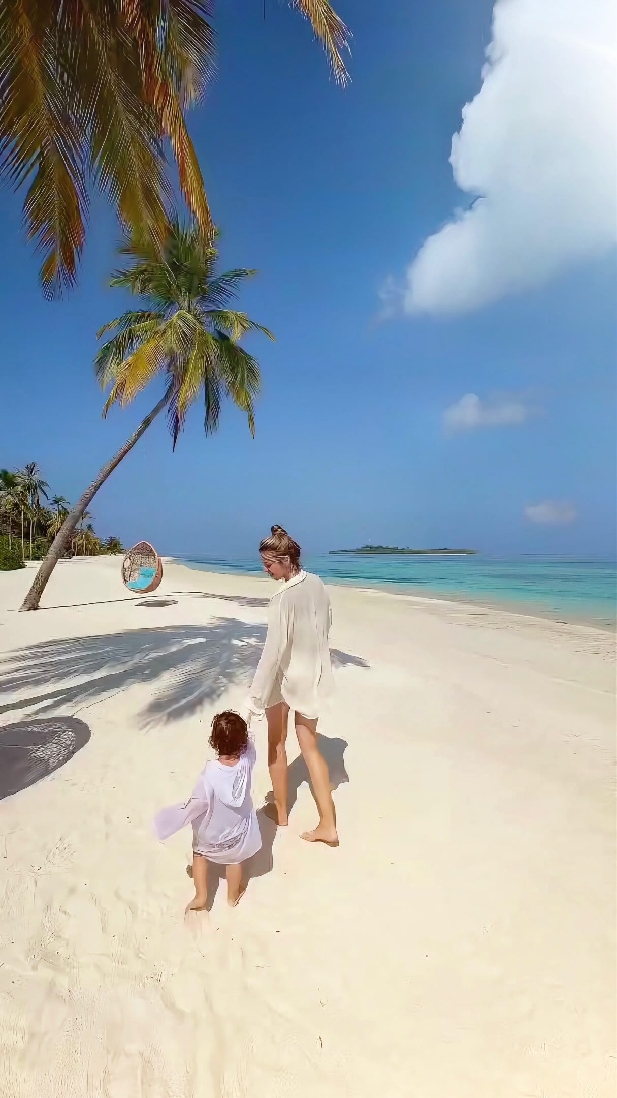 Some memories don’t need words, only footsteps that last forever. 👣🏝️

@CocoonMaldives, designed for quality family time.

🎬 @_kat_ivanova_ 

#cocoonmaldives #maldives #familytravel #allinclusive #