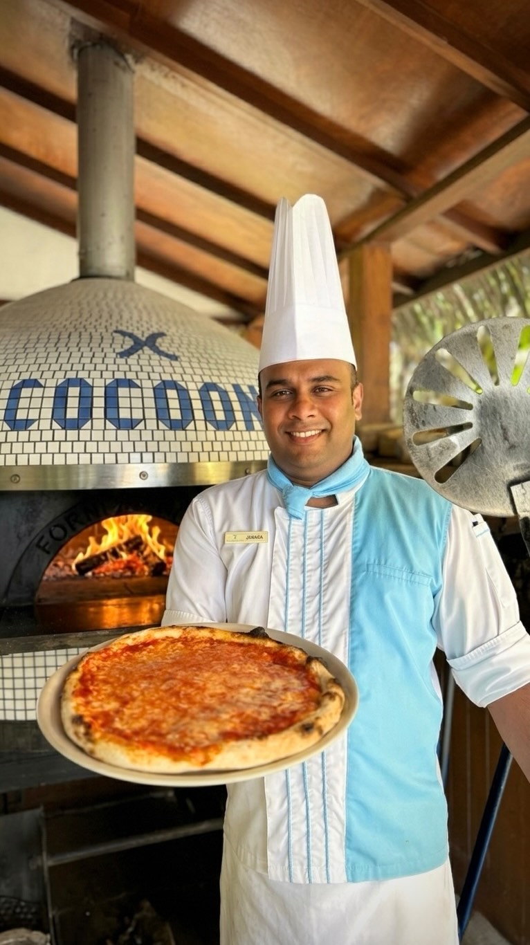 Pizza-Lieferung nach Hause fühlt sich immer ein bisschen magisch an. 🪄🍕

Diese hier geht darüber hinaus… sie wird zu reinem Paradies.

@CocoonMaldives, Ihr Alltag – aber außergewöhnlich!

#cocoonmaldives #maldives #