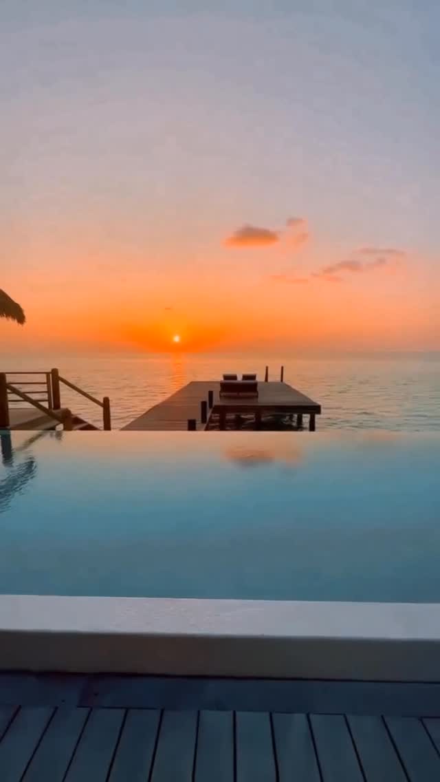 As the sun melts into the horizon, COMO Cocoa Island slows into something truly magical. 

#COMOCocoaIsland #MaldivesSunset #IslandEscape #BarefootLuxury #OceanViews SunsetMoments  GoldenHour