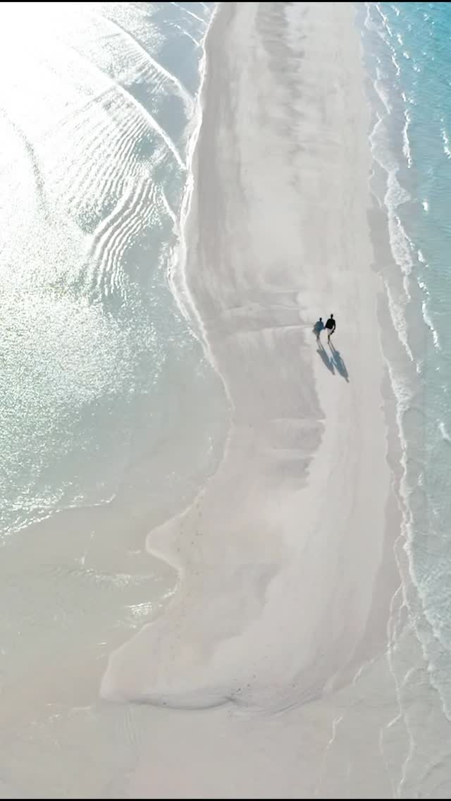 Barefoot walks, endless horizons, and moments made just for two. 

On the sandbanks of COMO Cocoa Island, romance unfolds in the simplest of ways.

#COMOCocoaIsland #SandbankEscape  #BarefootLuxury #C