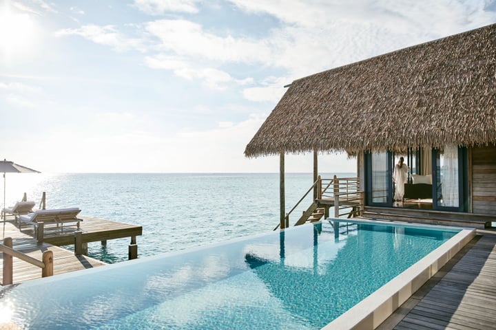 Foto von COMO Cocoa Island auf COMO Cocoa Island, Maldives. Zeigt möglicherweise einen Pool, eine Cabana und Text.