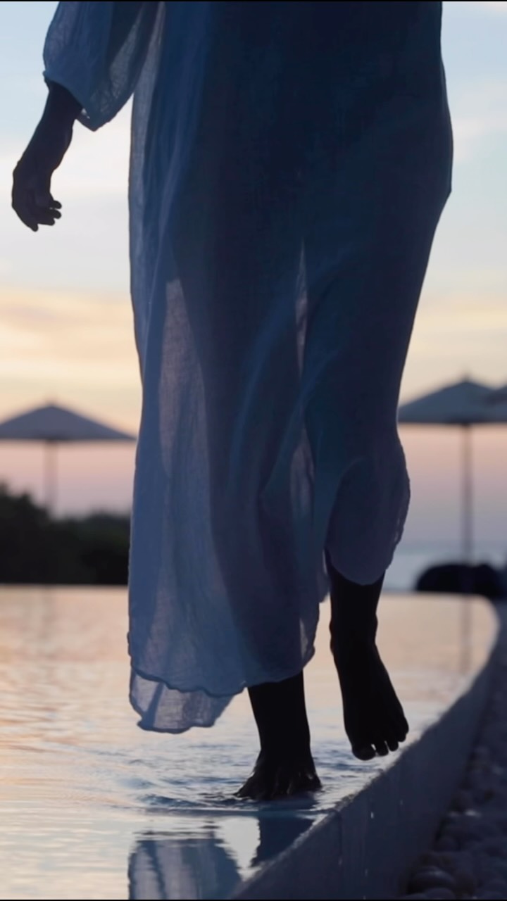 The kind of golden hour you will want to stay in.

#COMOCocoaIsland #COMOHotels