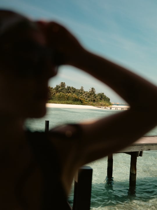 Foto geteilt von Terence Licitra & Karen Genchi am 04. September 2026, mit Tags an @comohotels und @comococoaisland. Könnte ein Bild von Wasser und Text sein.