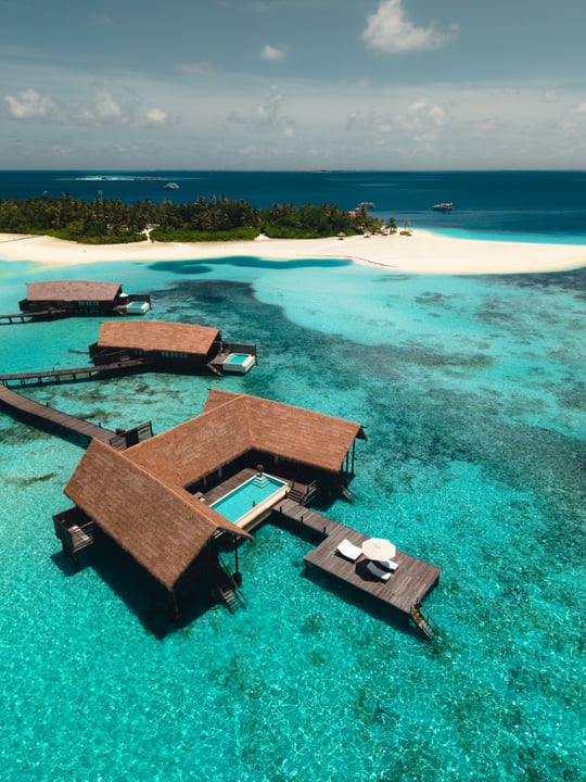 Foto geteilt von Terence Licitra & Karen Genchi am 02. September 2026, mit Tags an @comohotels, @terplanet und @comococoaisland. Könnte ein Bild von Text sein.