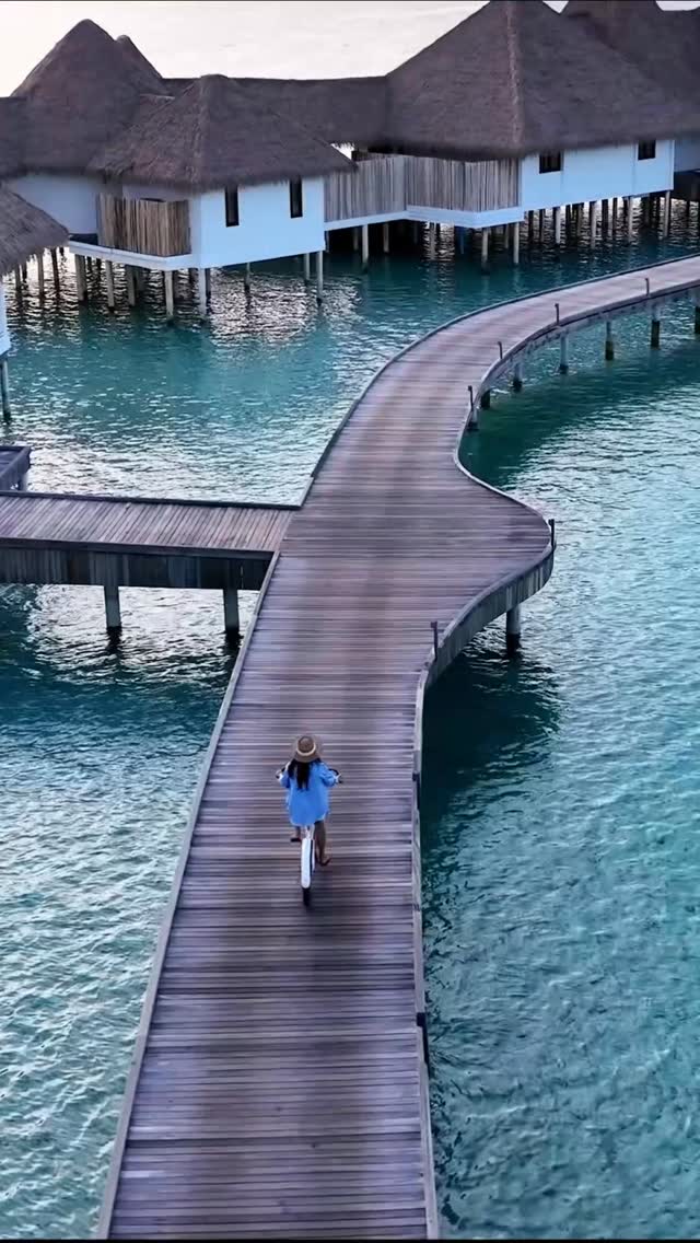 Where the pace slows, and every moment feels intentional. Discover COMO Maalifushi, one gentle ride at a time.

#COMOMaalifushi #Maldives #IslandLife #SlowTravel #LuxuryTravel BarefootLiving  Wellness