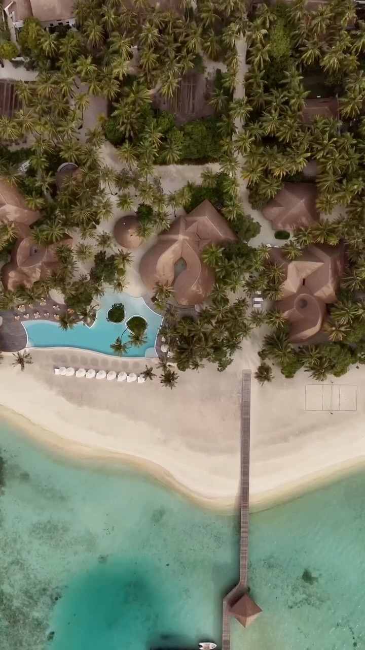 Scopri i cocktail signature del Thila Bar, preparati con cura, che bilanciano sapori vivaci e ingredienti rinfrescanti d'ispirazione isolana.⁠
⁠
#COMOHotels #COMOMaalifushi #ThilaBar #Maldives