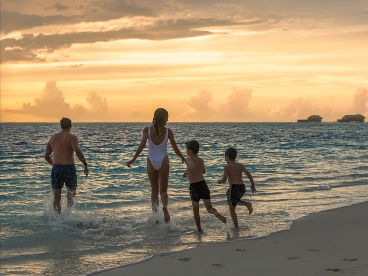 Foto di Conrad Maldives Rangali Island del 19 settembre 2026. Potrebbe contenere un'immagine di bambino, spiaggia, oceano, natura e testo.