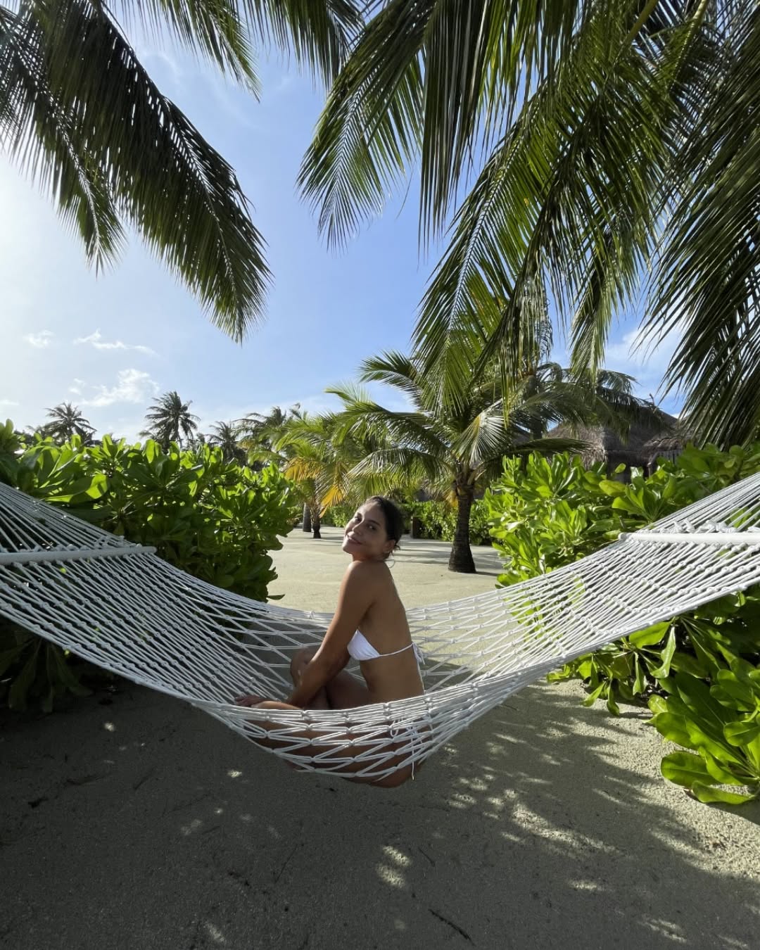 Foto von Constance Hotels & Resorts vom 21. Juli 2026. Könnte ein Bild von Liegestuhl, Hängematte, Palmen und Text sein.