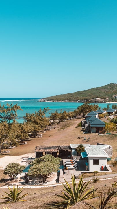 Ein Ort, an dem sich die Tage in ihrem eigenen Tempo entfalten 🌿

Entdecken Sie die stille Schönheit von #ConstanceTekoma, eingefangen von @vslproductions.

#ConstanceHotels #Rodrigues #IslandEscape #IndianOcean #LuxuryTravel #S