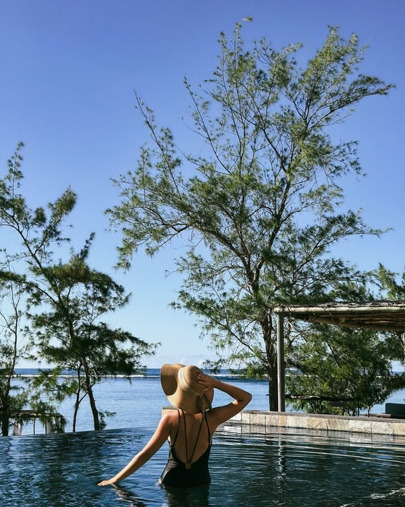Foto di Constance Hotels & Resorts del 15 settembre 2026. Potrebbe essere un'immagine di nuoto, piscina, cabana e testo.