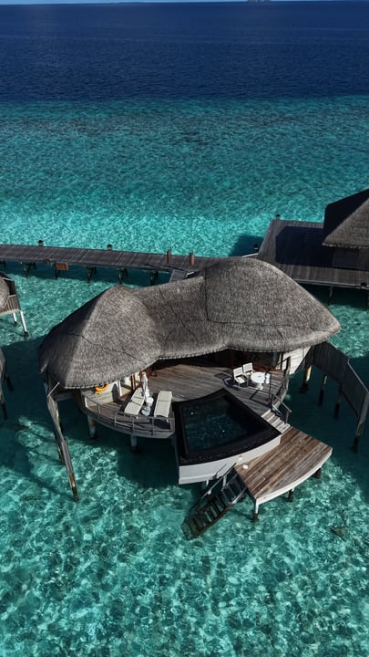 Some journeys are best remembered by the moments when you slowed down 🩵

For @juliantravelstheworld, time in the Maldives meant discovering two islands at his own pace: the easy rhythm of #ConstanceM