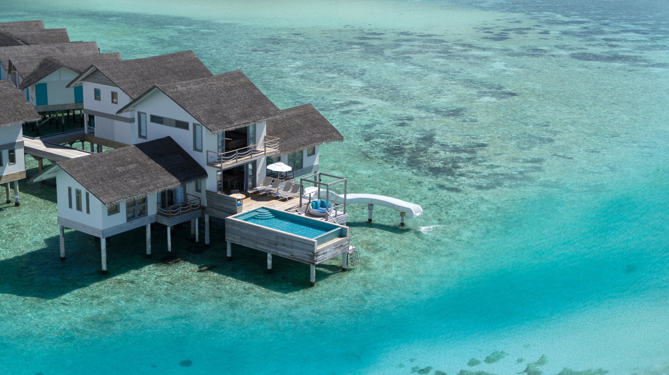 Two Bedroom Lagoon Pool Villa mit Rutsche im Cora Cora Maldives