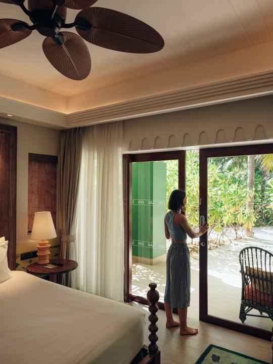 Photo shared by dakorni on August 09, 2026 tagging @saiilagoonmaldives. May be an image of bed, bedroom and text.