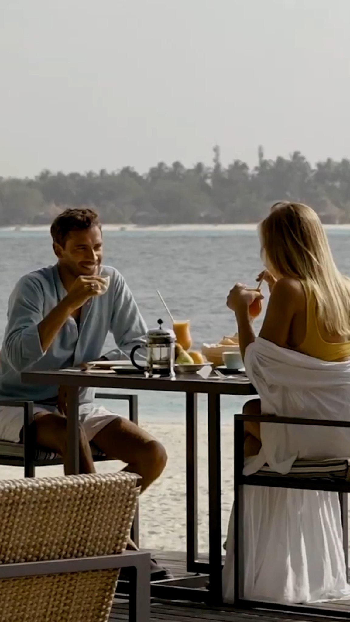 Les meilleurs moments sur l'île sont les plus simples — bonne cuisine, promenades pieds nus et temps partagé au bord de l'océan.

#DhawaHotels #DhawaIhuru #Maldives