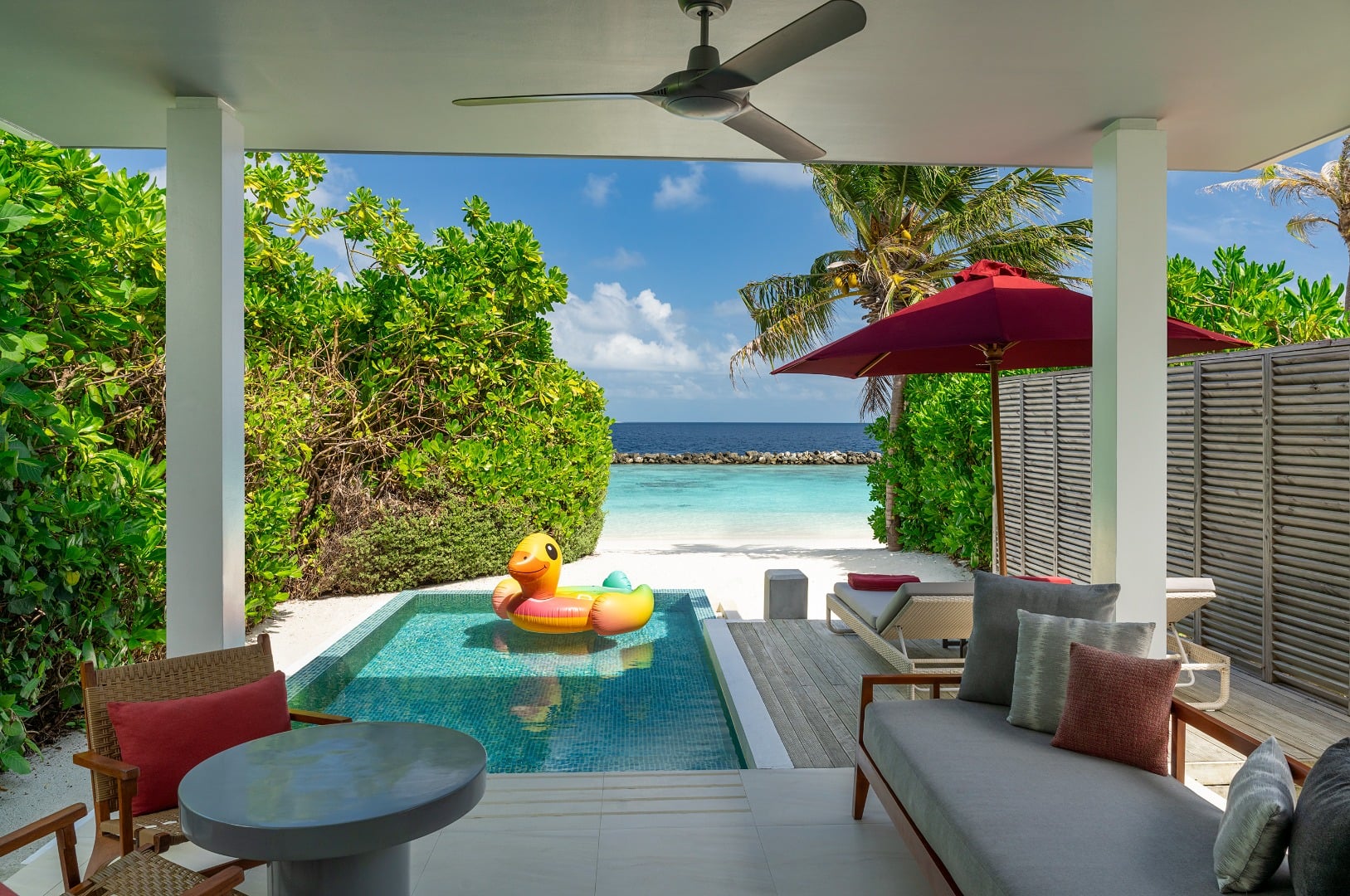 Beach Suite with Pool im Niva Dhigali Maldives