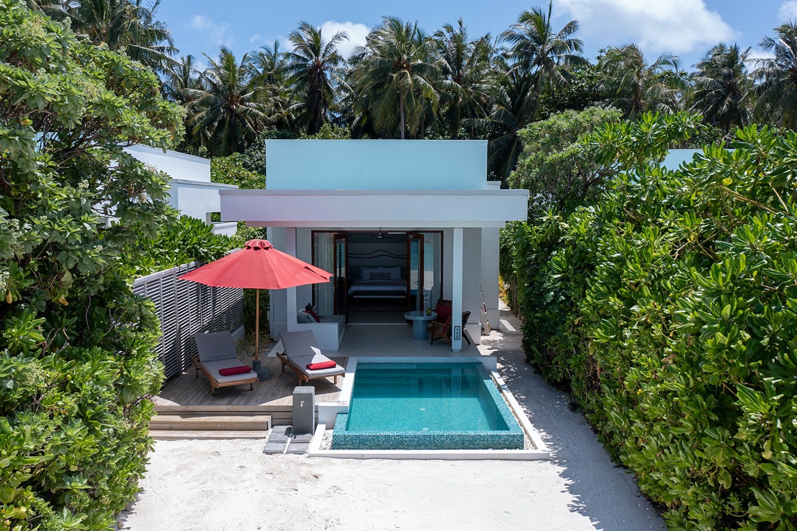 Beach Villa with Pool im Niva Dhigali Maldives