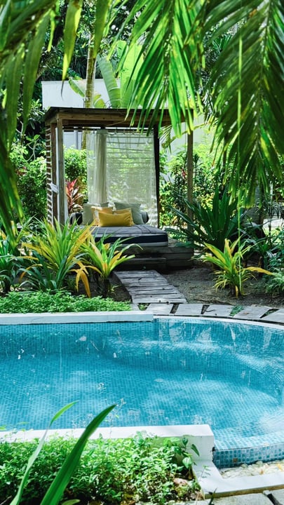 Benessere, naturalmente. 🌿 A volte, prendersi cura di sé è semplice come rallentare.
Respirare un po' più profondamente. Muoversi un po' più lentamente. Passare più tempo nella natura. Lasciare che sia l'oceano a dettare il ritmo