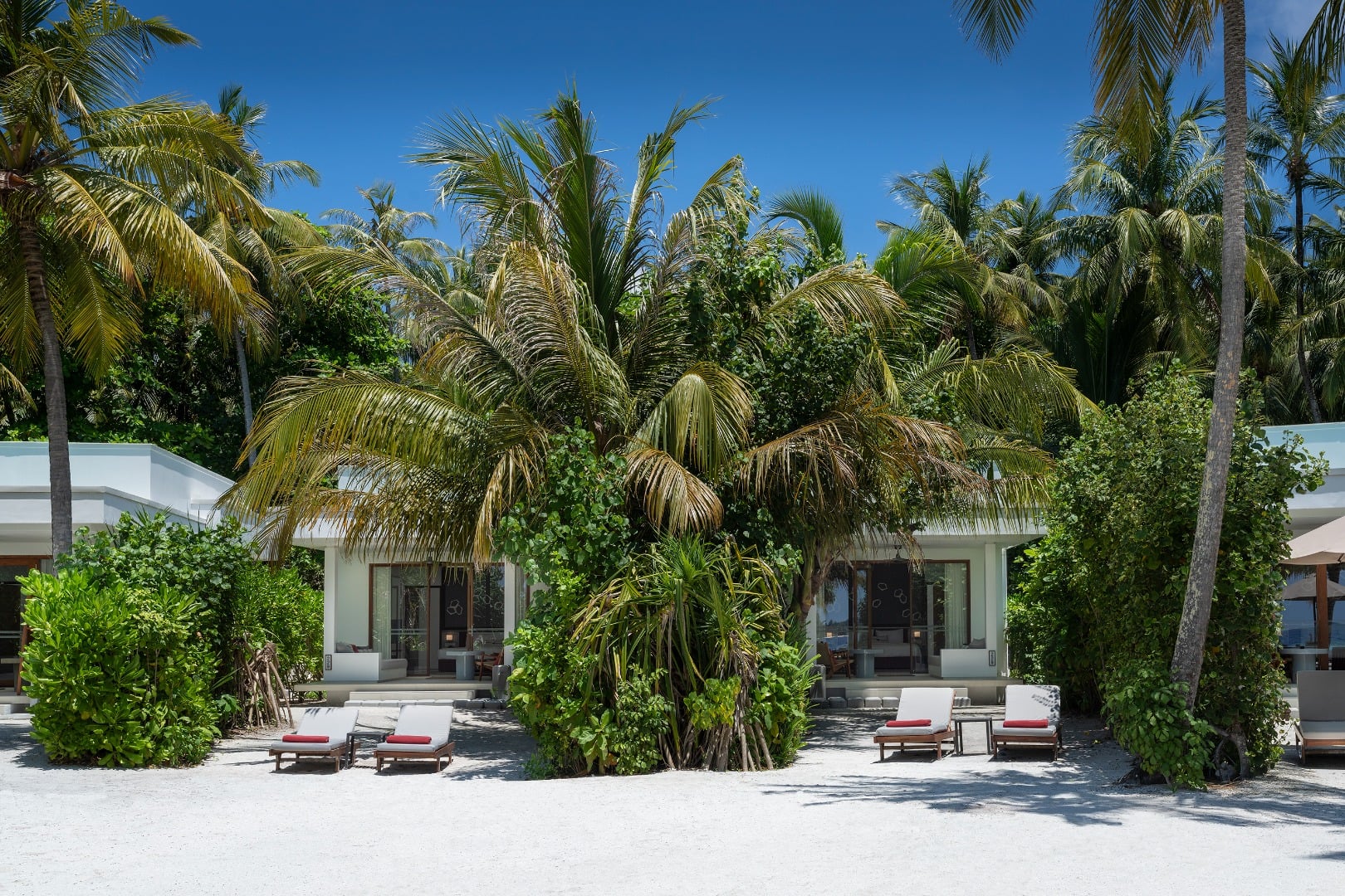 Zweischlafzimmer-Deluxe-Beach-Bungalow im Niva Dhigali Maldives