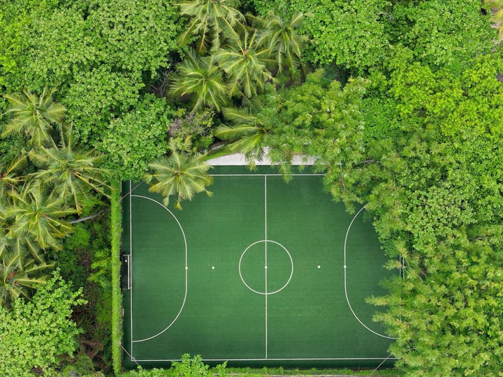 Photo by ＤＲＥＡＭＬＡＮＤ on July 19, 2026. May be an image of tennis player, basketball, grass, basketball court and text.