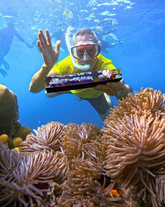 Von Dusit Thani Maldives geteiltes Foto vom 29. August 2026 mit Verlinkung von @dusit.hotels, @oceanmaldives und @traveltrademv. Könnte ein Bild von Schnorchel und Text sein.