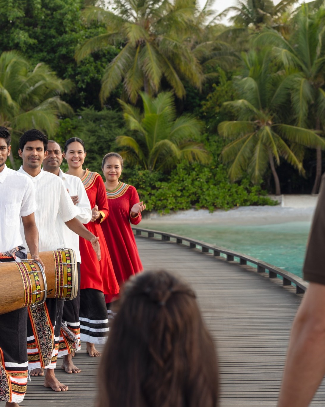 Là où l’hospitalité nous rassemble​

En cette Journée mondiale du tourisme, nous célébrons les liens qui donnent du sens à chaque voyage.​

D’un accueil chaleureux sur l’île et de moments de culture maldivienne à des instants partagés