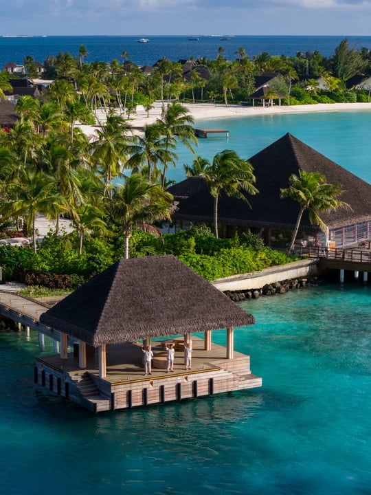 Foto von dusitD2 Feydhoo Maldives am 04. August 2026. Könnte ein Bild von Cabana und Text sein.