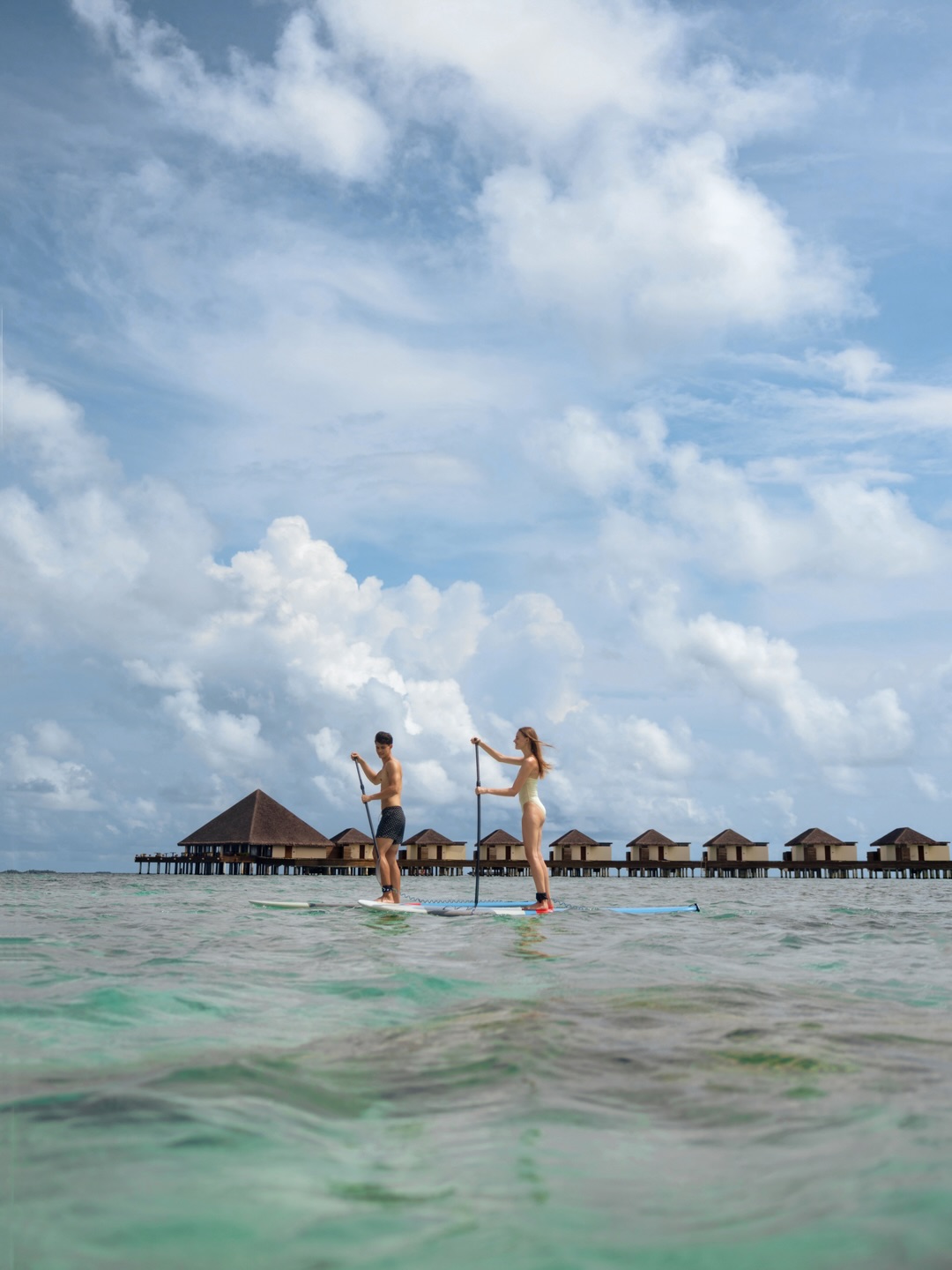 Foto di dusitD2 Feydhoo Maldives del 07 settembre 2026. Potrebbe essere un'immagine di kayak, oceano, spiaggia e testo.