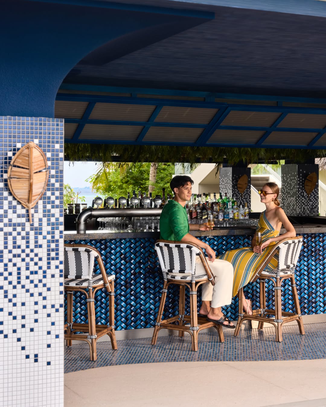 Des après-midis baignés de soleil, des boissons fraîches et une vue infinie sur l'océan. 🍹✨ ​
​
Des rires au bord de la piscine en famille aux cocktails rafraîchissants près de l'eau, MIDI apporte l'énergie méditerranéenne vibrante à chaque m