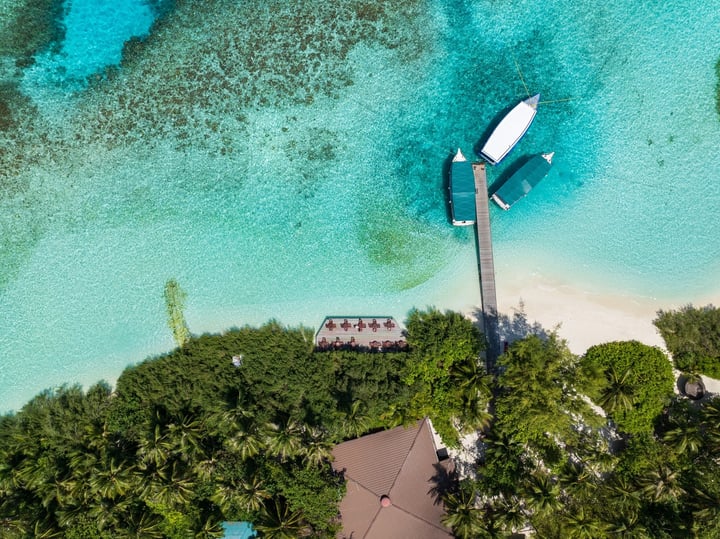 Le voyage vers Embudu Village peut commencer en ligne, mais la véritable expérience débute sur l'île.⁠
⁠
En cette Journée mondiale du tourisme, célébrons la façon dont la technologie numérique relie les voyageurs aux expériences insulaires des Maldives