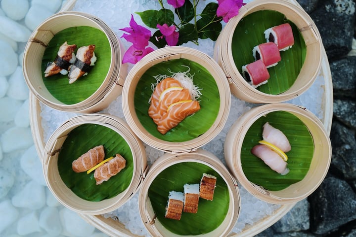 Photo by Emerald Maldives Resort & Spa in Emerald Maldives Resort & Spa with @leadinghotelsoftheworld, and @emerald_collection_resorts. May be an image of sashimi, sushi, smoked salmon, salmon, platte