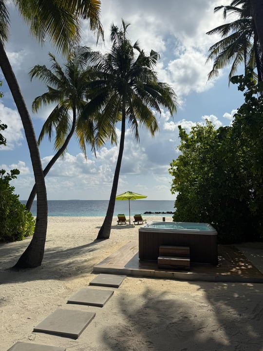 Photo by Emerald Maldives Resort & Spa in Emerald Maldives Resort & Spa with @leadinghotelsoftheworld, and @emerald_collection_resorts. May be an image of deck chair, chaise longue, ocean, horizon, ca