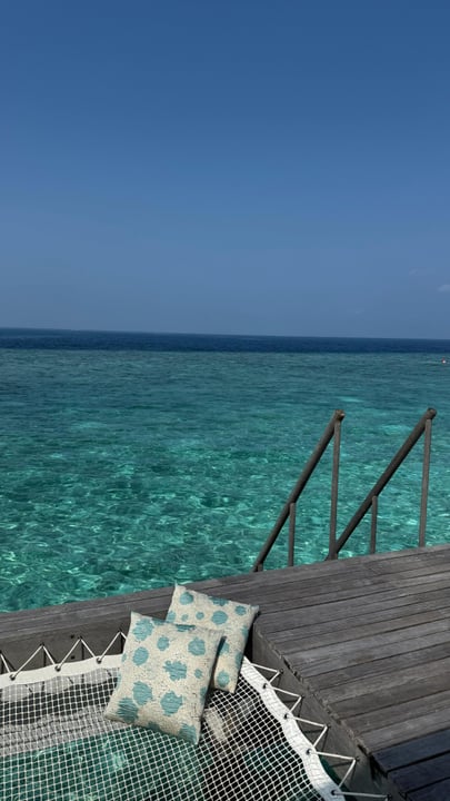 Treasuring moments in the heart of our Maldivian blues. 

#emeraldmaldivesresortspa #NaturalElegance #NaturalFreedom #emeraldmaldives #LeadingHotelsoftheWorld