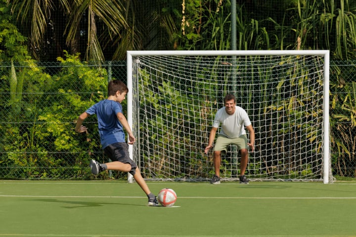 Foto von Emerald Maldives Resort & Spa in Emerald Maldives Resort & Spa mit @leadinghotelsoftheworld und @emerald_collection_resorts. Könnte ein Bild von American Football, Fußball, Sportausrüstung sein,