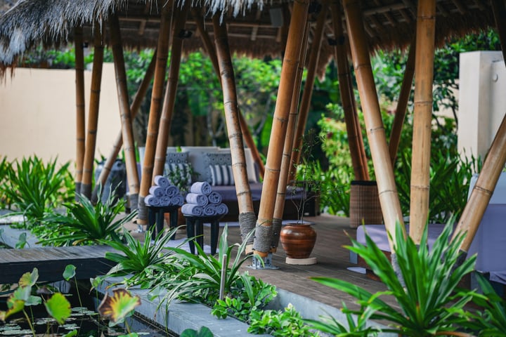Foto von Emerald Maldives Resort & Spa in Emerald Maldives Resort & Spa mit @leadinghotelsoftheworld und @emerald_collection_resorts. Könnte ein Bild von Bambus, im Freien und Text sein.