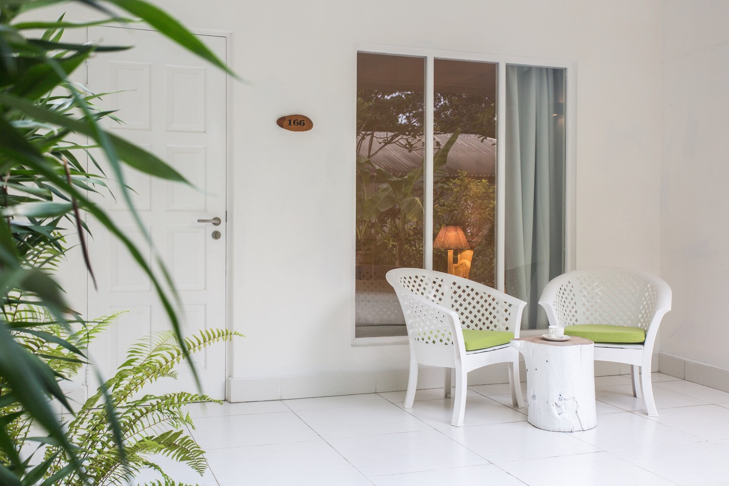 Un espace paisible après une journée d’exploration. 🌿⁠
⁠
#equatorvillage #anexoticadventure #maldives #rooms #vacation