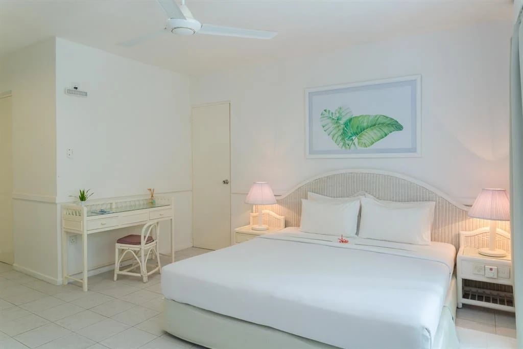 Standard Room im Equator Village Maldives